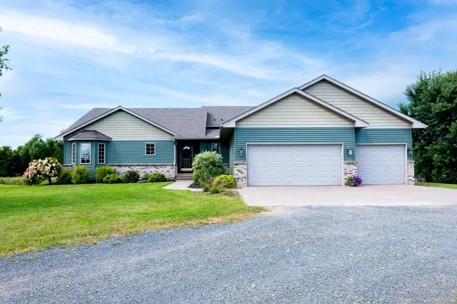$675,000 | 30190 Quandam Lane, Center City, MN 55012