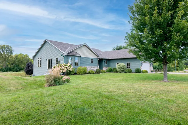 $650,000 | 30190 Quandam Lane, Center City, MN 55012