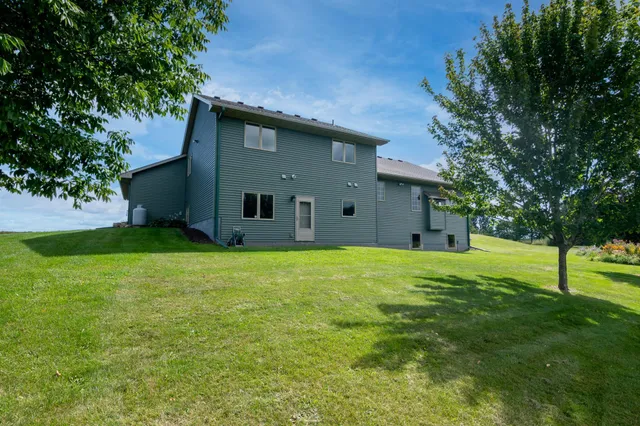 $650,000 | 30190 Quandam Lane, Center City, MN 55012