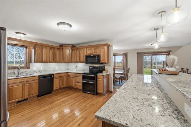 $650,000 | 30190 Quandam Lane, Center City, MN 55012