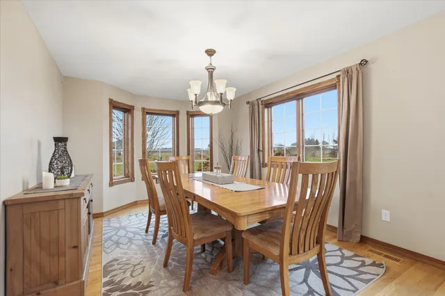 $650,000 | 30190 Quandam Lane, Center City, MN 55012