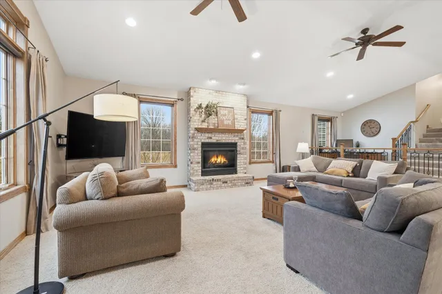 $675,000 | 30190 Quandam Lane, Center City, MN 55012