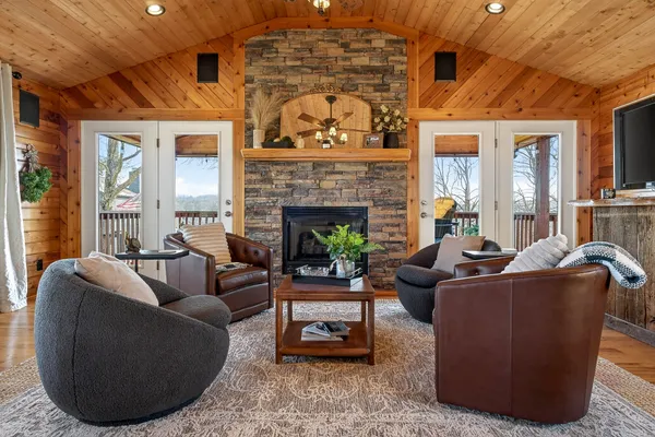 $599,900 | 300 Crest Drive, Smithville, TN 37166