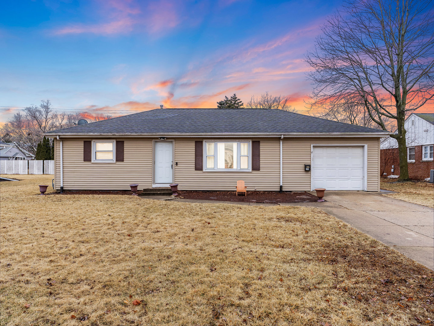 211 South Rosedale Avenue Aurora, IL 60506 - Photo 1 of 1 a backyard of a house