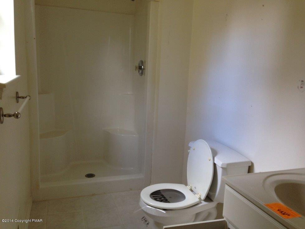 189 Magic Mountain Road Henryville, PA 18332 - Photo 13 of 16 LL Bath