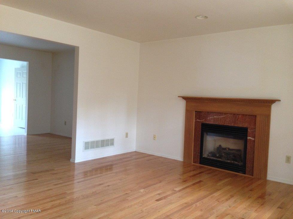 189 Magic Mountain Road Henryville, PA 18332 - Photo 3 of 16 Living room