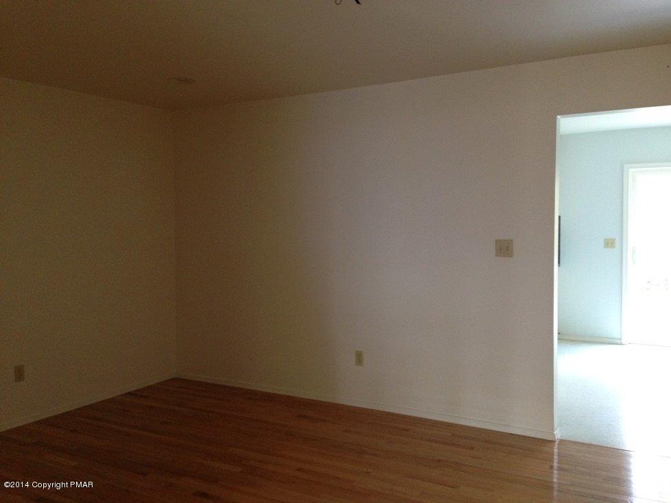 189 Magic Mountain Road Henryville, PA 18332 - Photo 5 of 16 Dining room