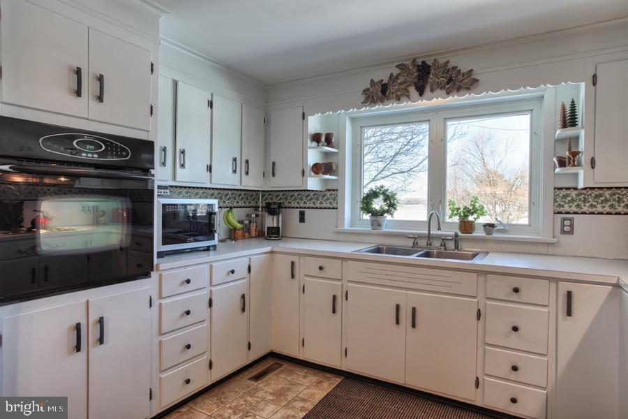 1790 Rohrerstown Road Lancaster, PA 17601 - Photo 16 of 38
