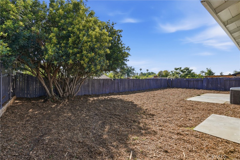 2924 Louisiana Place Riverside, CA 92506 - Photo 42 of 42 a backyard of a house