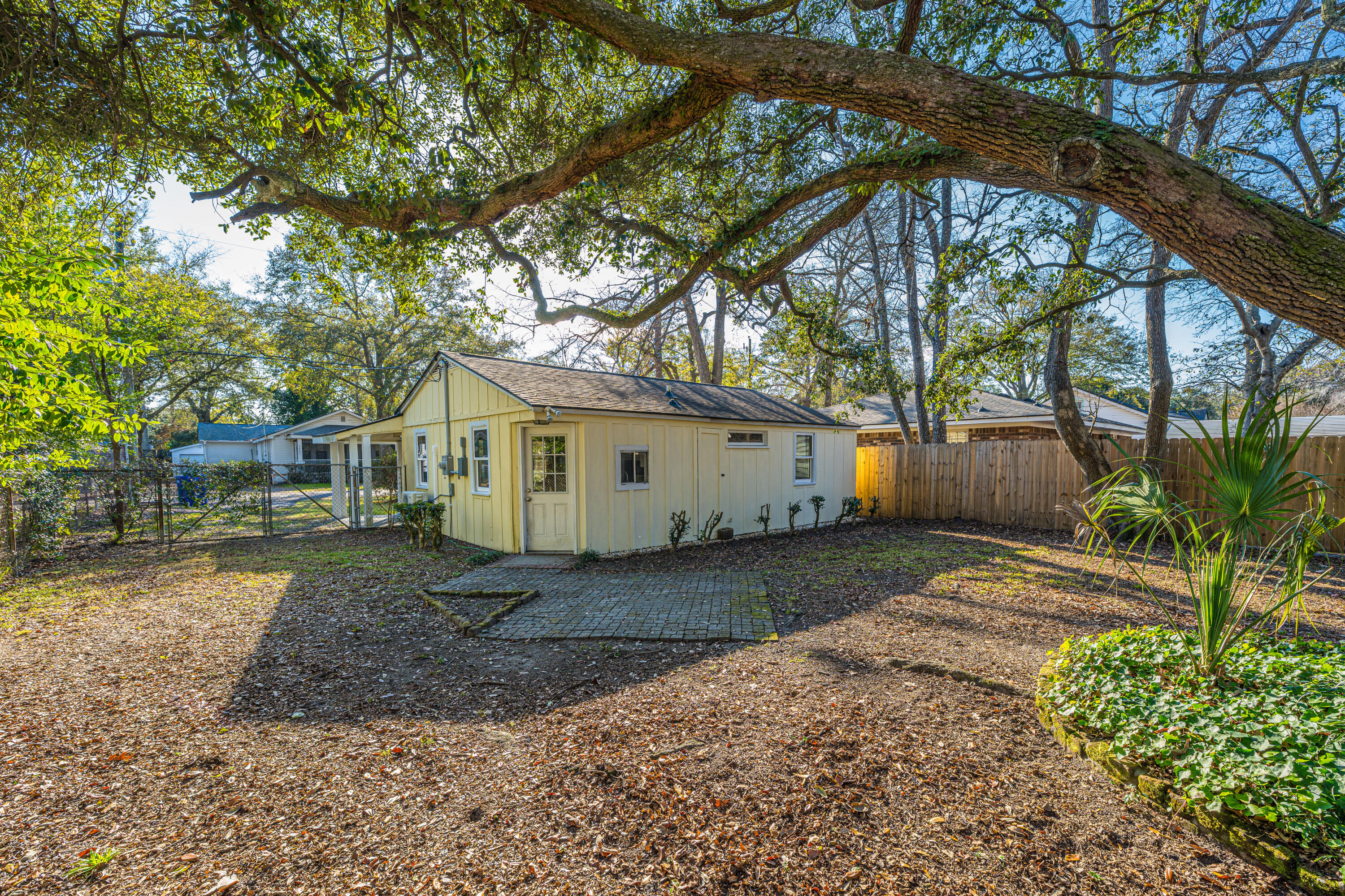 1610 Pinecrest Road Charleston, SC 29407 - Photo 7 of 33 1610PinecrestRd023