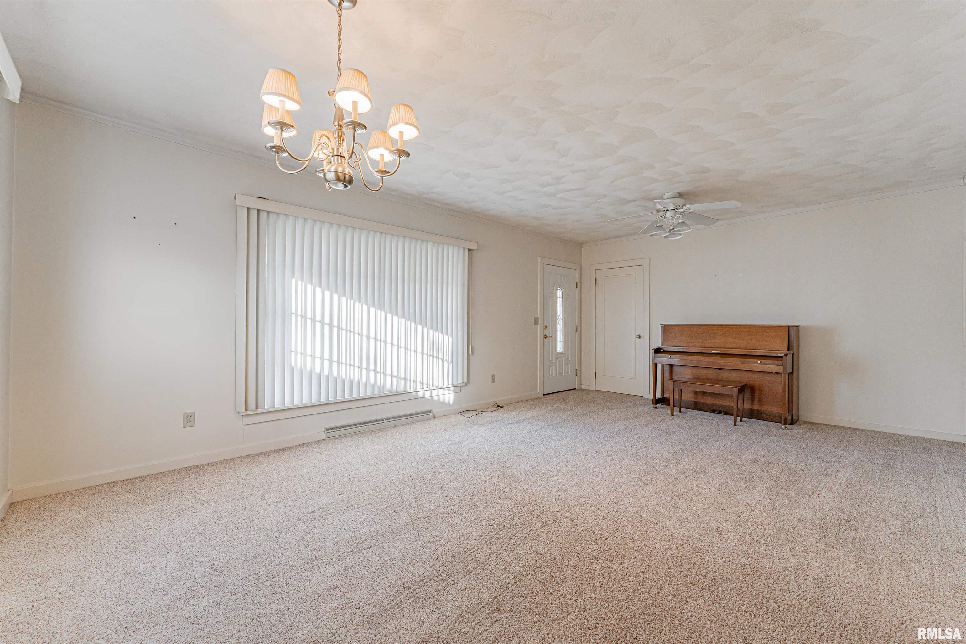 304 Kennedy Road Elkhart, IL 62634 - Photo 4 of 23