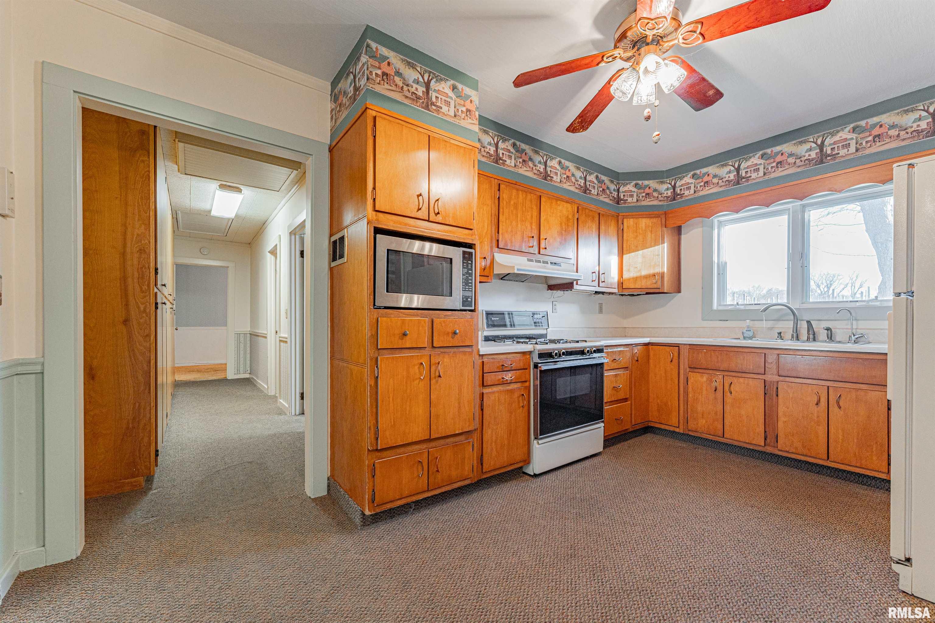 304 Kennedy Road Elkhart, IL 62634 - Photo 7 of 23