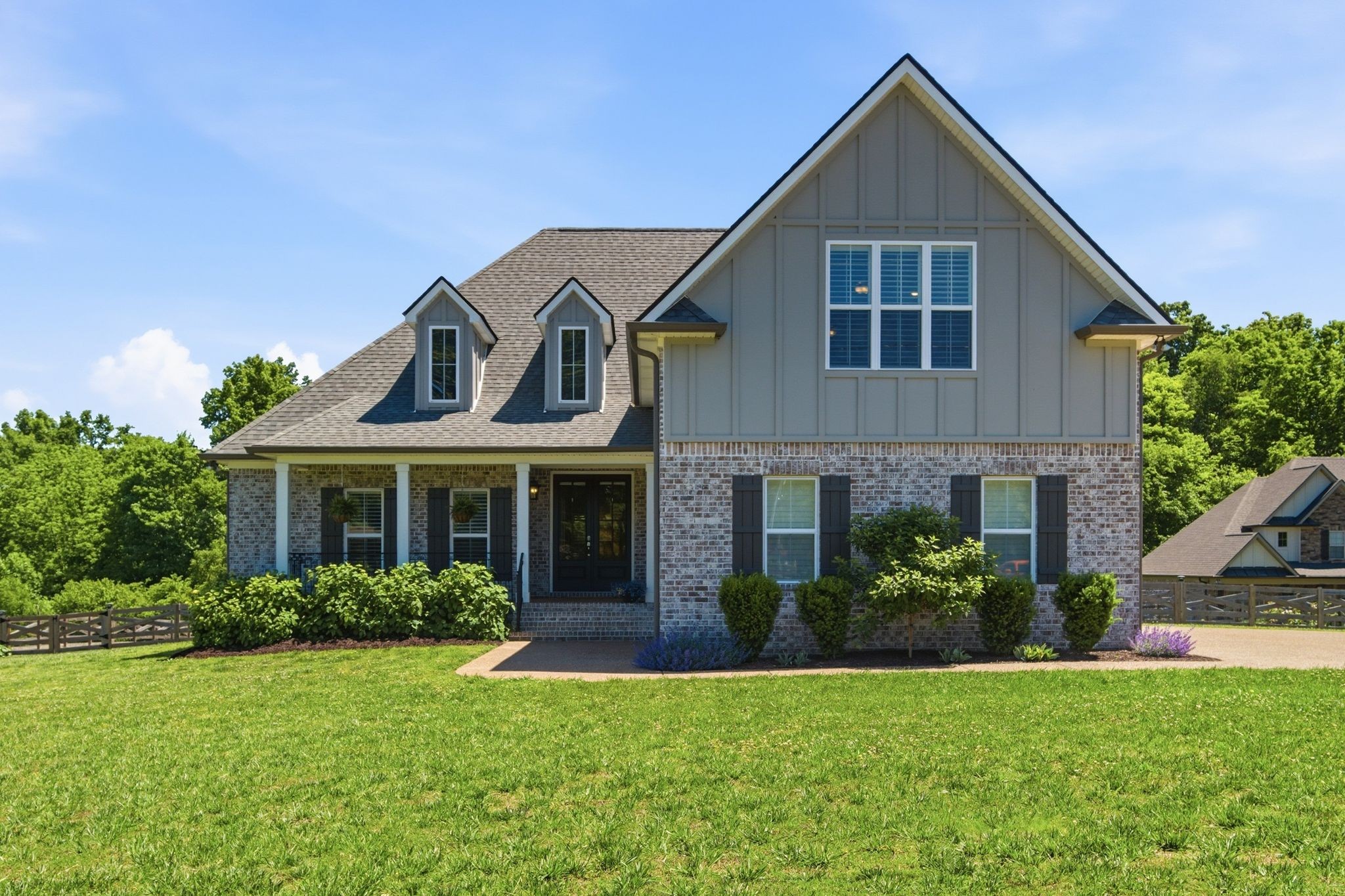 17845 Highway 76 East Springfield, TN 37172 - Photo 1 of 55 a front view of a house with a yard and garage