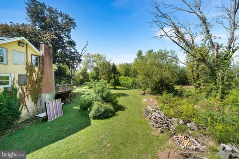 a view of backyard of house