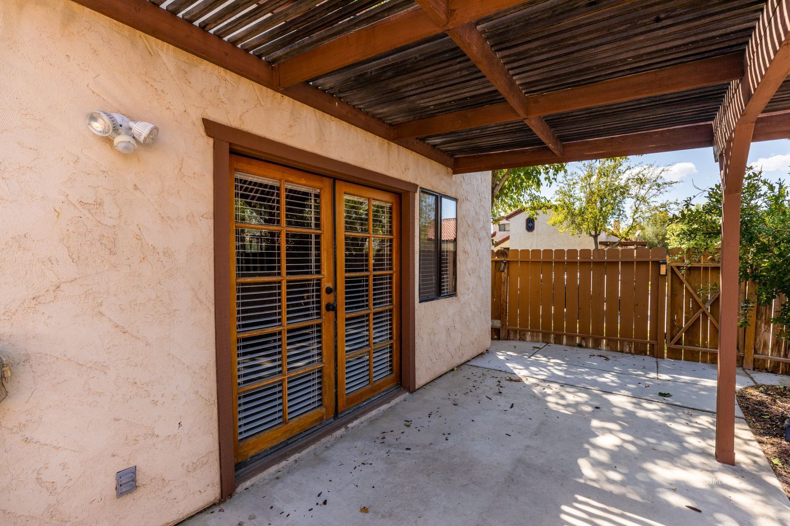 418 Tepatitlan Court Ridgecrest, CA 93555 - Photo 31 of 40 a view of backyard with green space