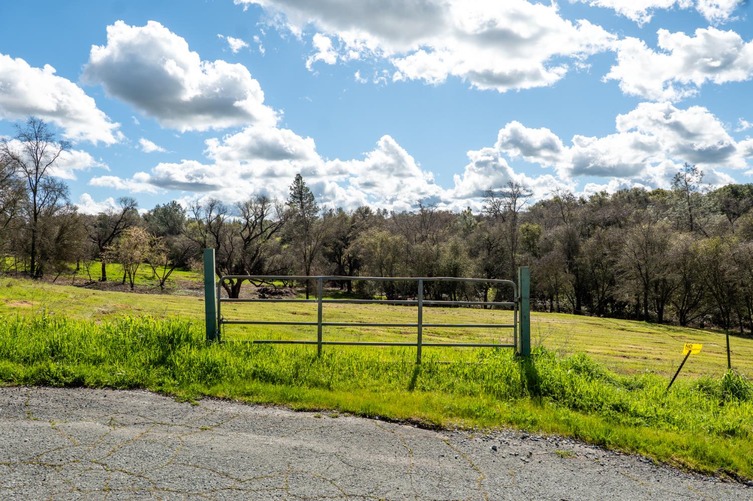 10925 Joeger Road Auburn, CA 95602 - Photo 21 of 24 a view of a playground with basketball court