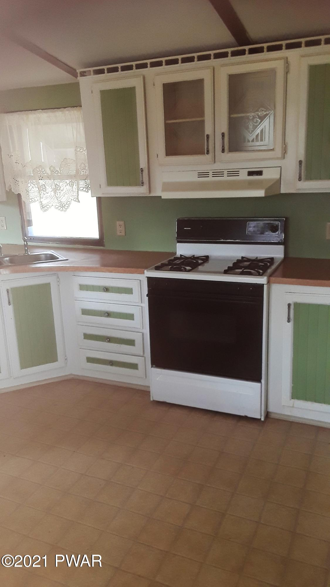 526 Cortez Road Lake Ariel, PA 18436 - Photo 7 of 21 a kitchen with a stove and a microwave