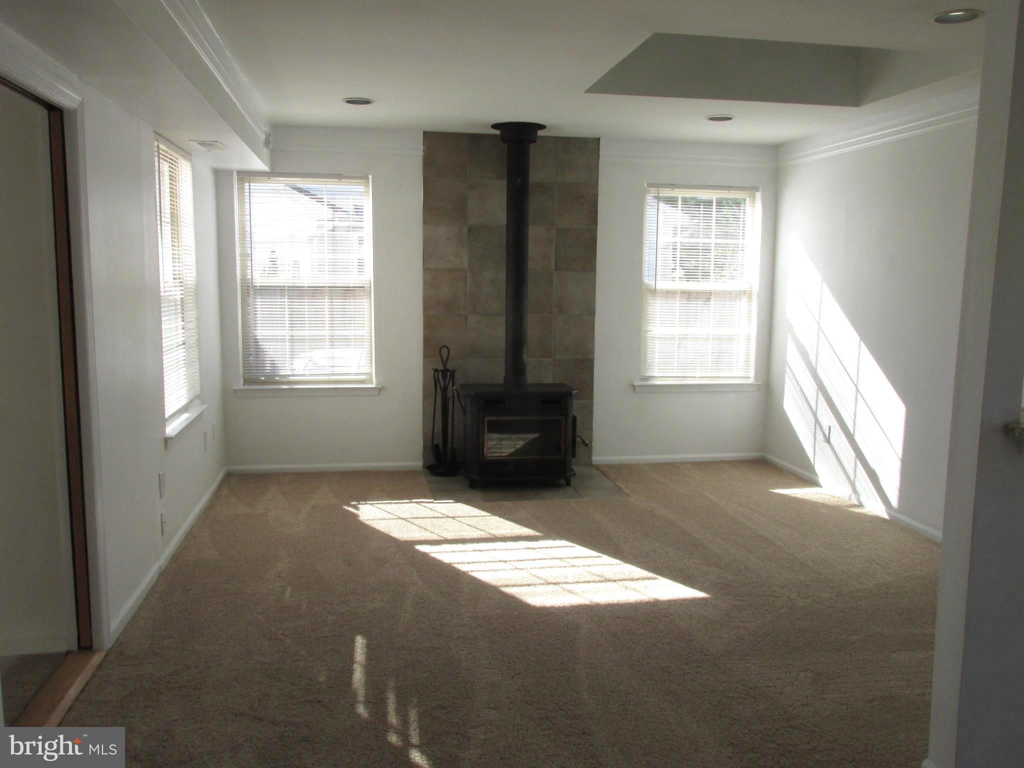 71 Springcress Drive Delran, NJ 08075 - Photo 12 of 35 Cozy family room!