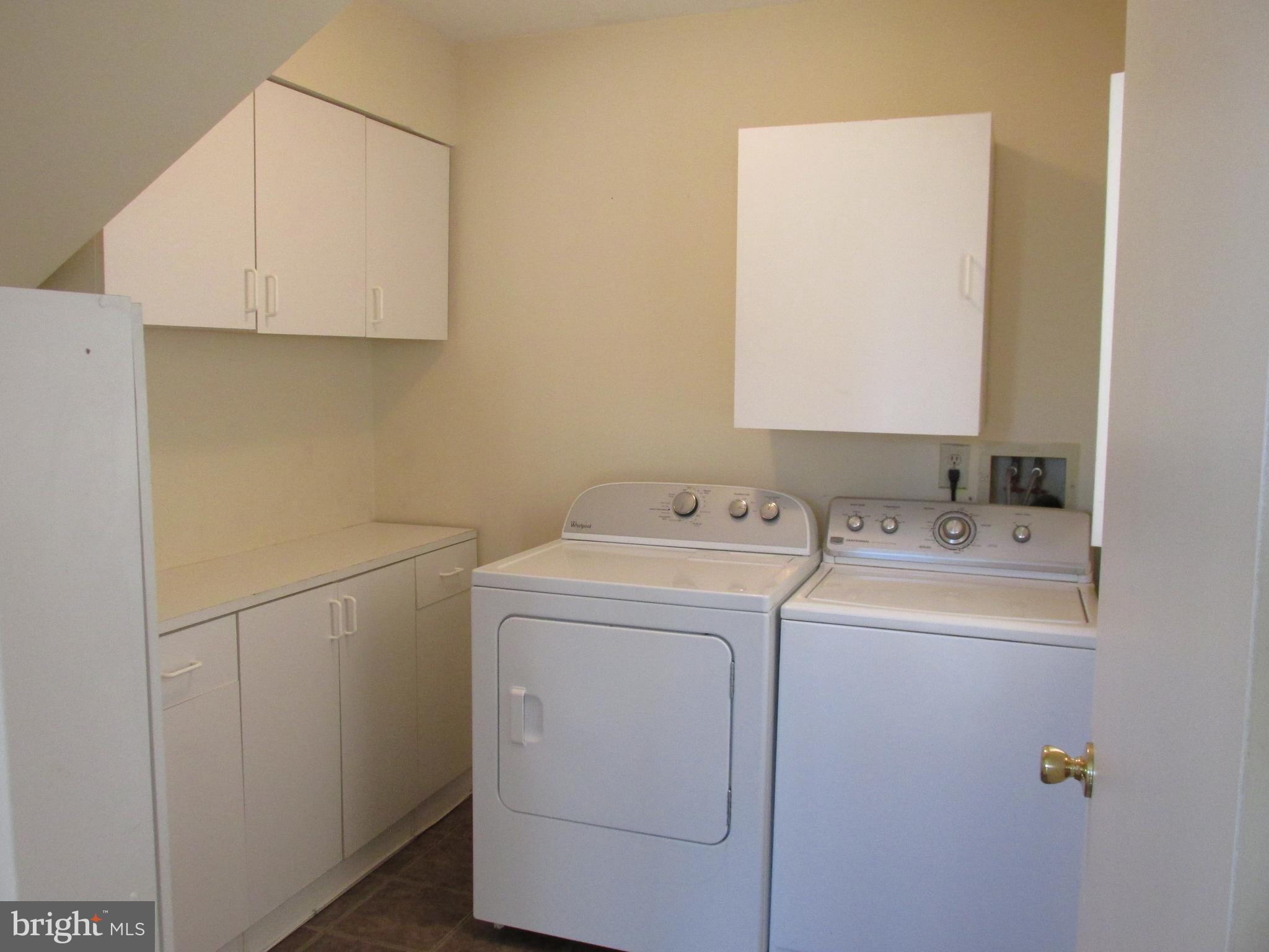 71 Springcress Drive Delran, NJ 08075 - Photo 15 of 35 Separate laundry room off of the kitchen!