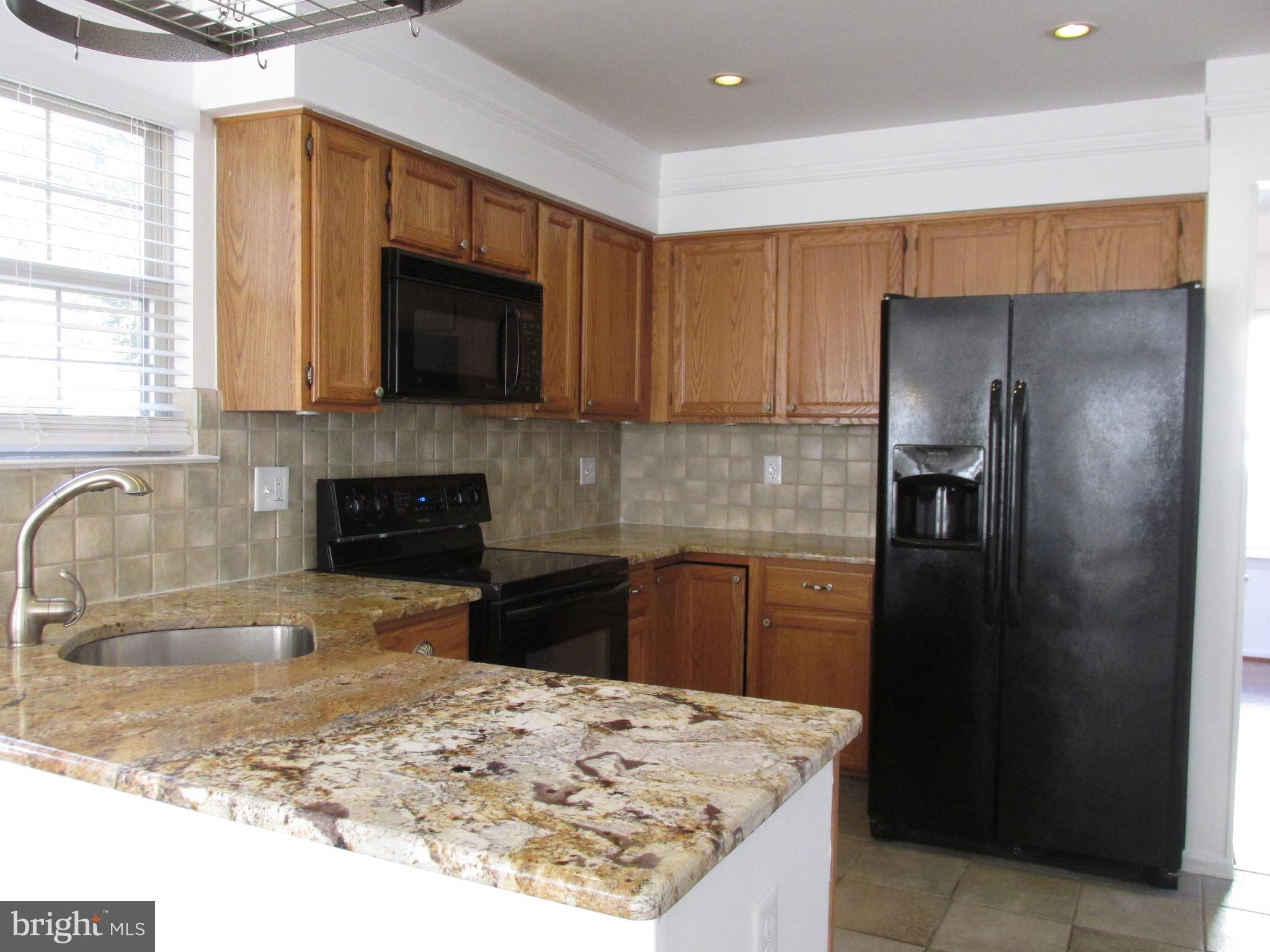 71 Springcress Drive Delran, NJ 08075 - Photo 10 of 35 Granite counters!