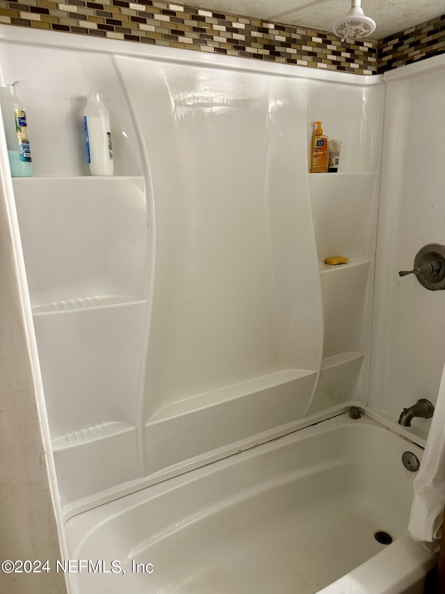 3140 Green Acres Road St. Augustine, FL 32084 - Photo 10 of 15 a bathroom with a tub