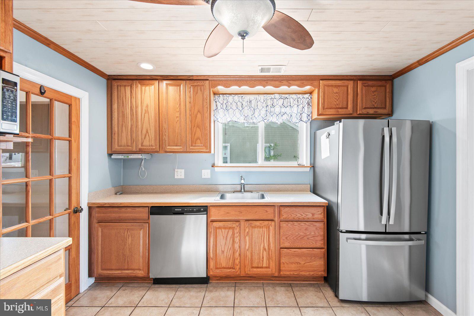 306 Locust Avenue Colonial Beach, VA 22443 - Photo 11 of 52