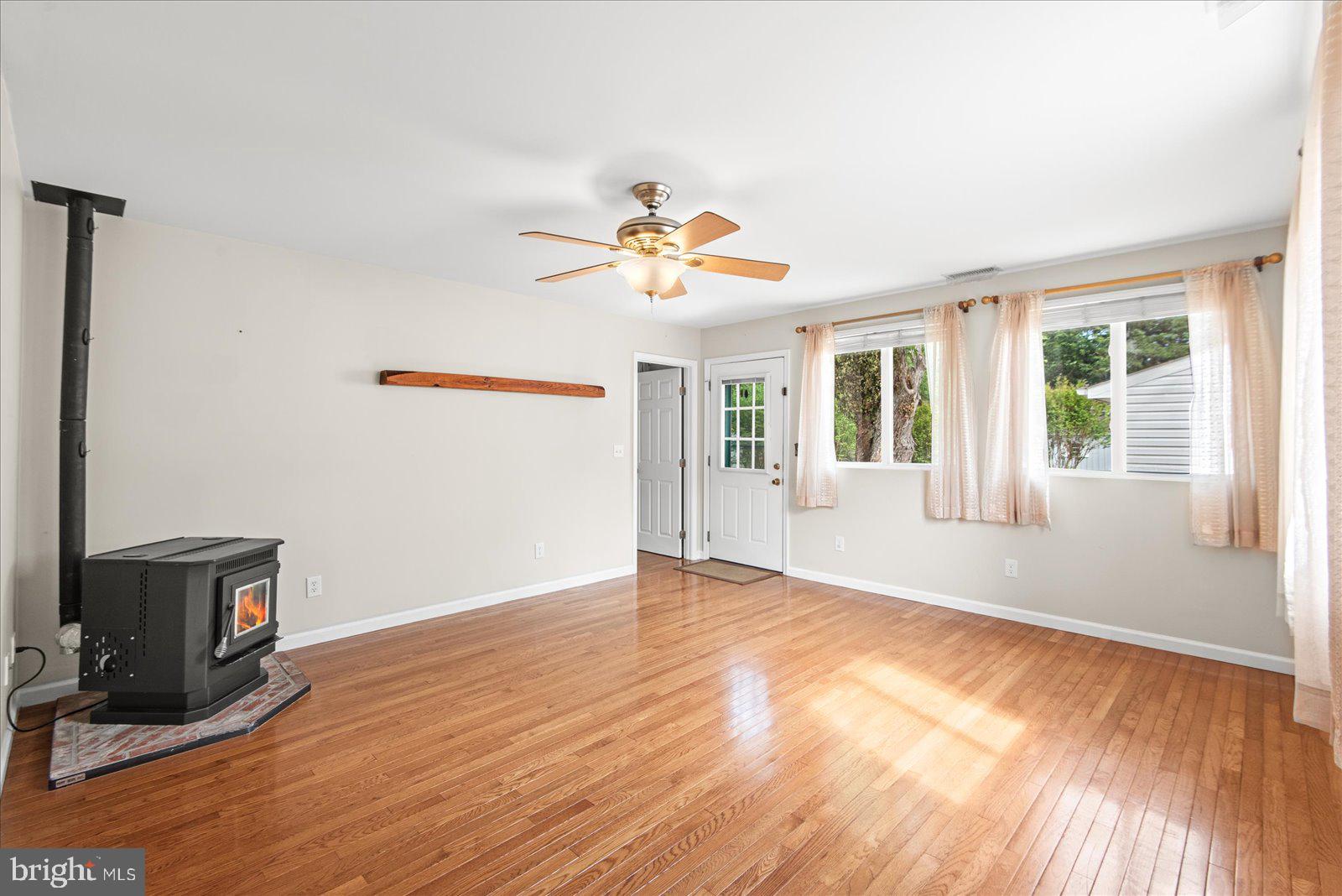 306 Locust Avenue Colonial Beach, VA 22443 - Photo 12 of 52