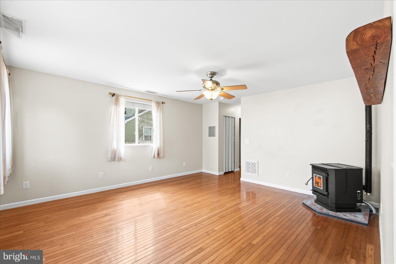 306 Locust Avenue Colonial Beach, VA 22443 - Photo 13 of 52