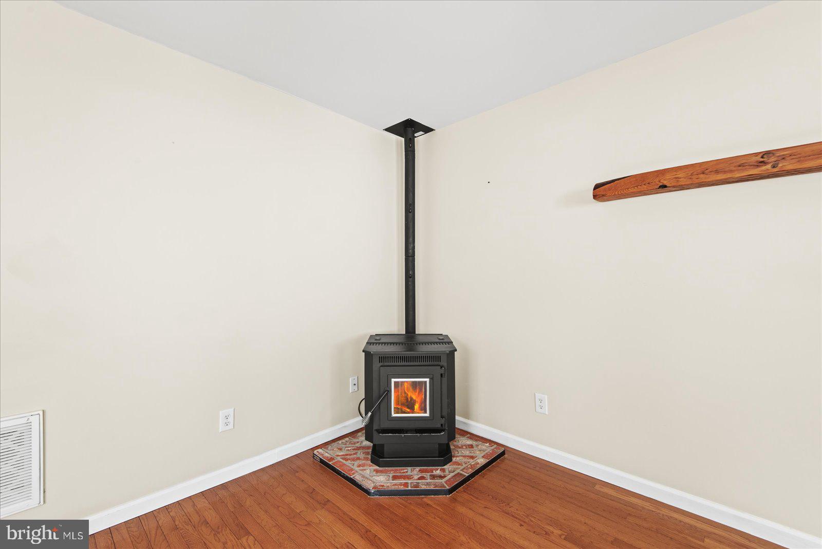 306 Locust Avenue Colonial Beach, VA 22443 - Photo 15 of 52