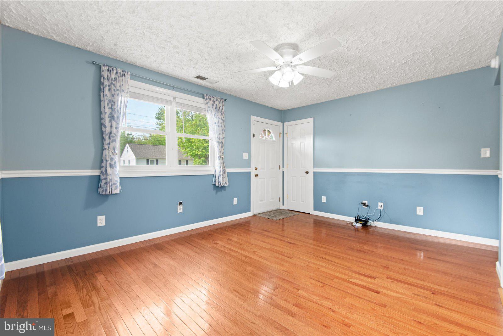 306 Locust Avenue Colonial Beach, VA 22443 - Photo 5 of 52