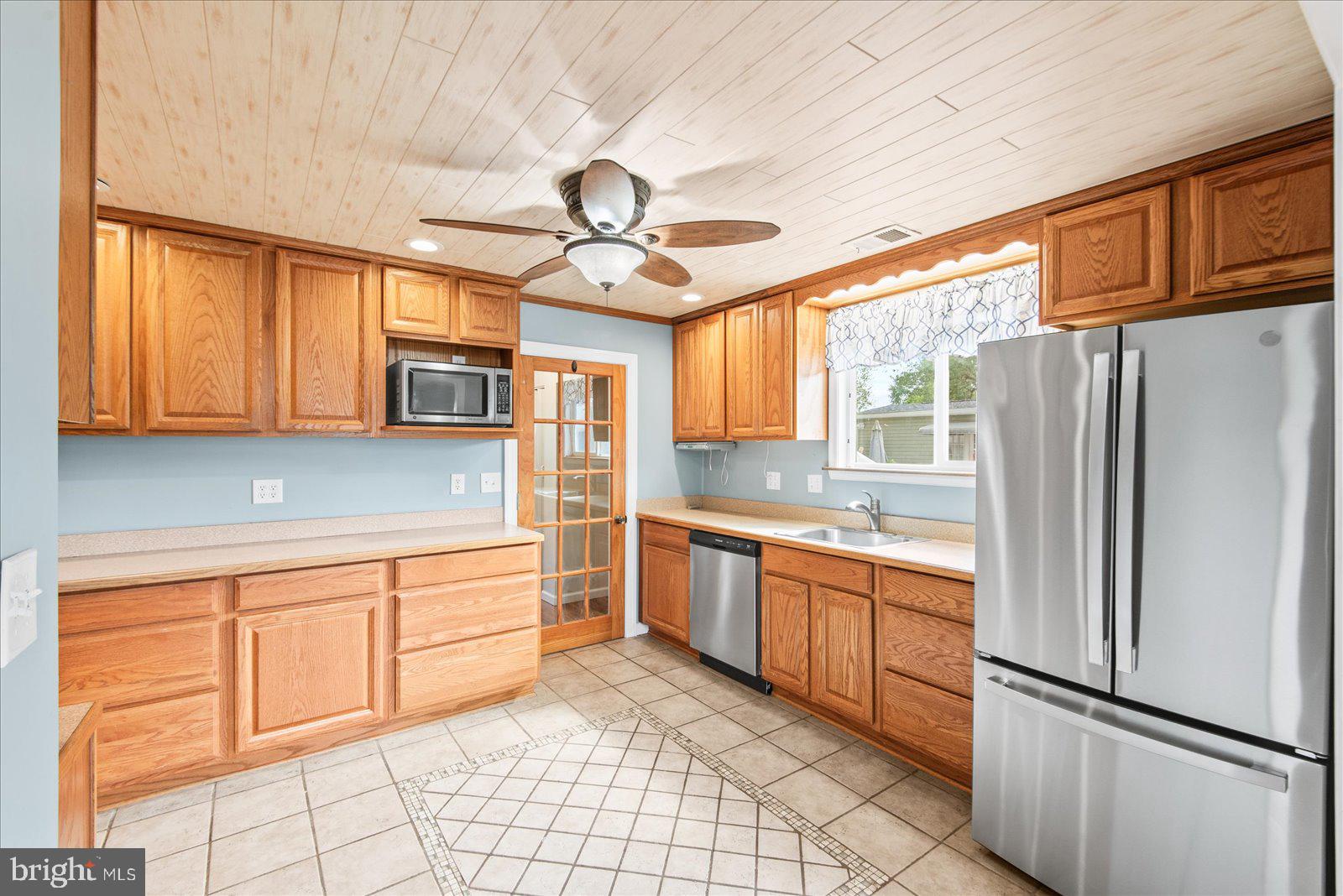 306 Locust Avenue Colonial Beach, VA 22443 - Photo 8 of 52