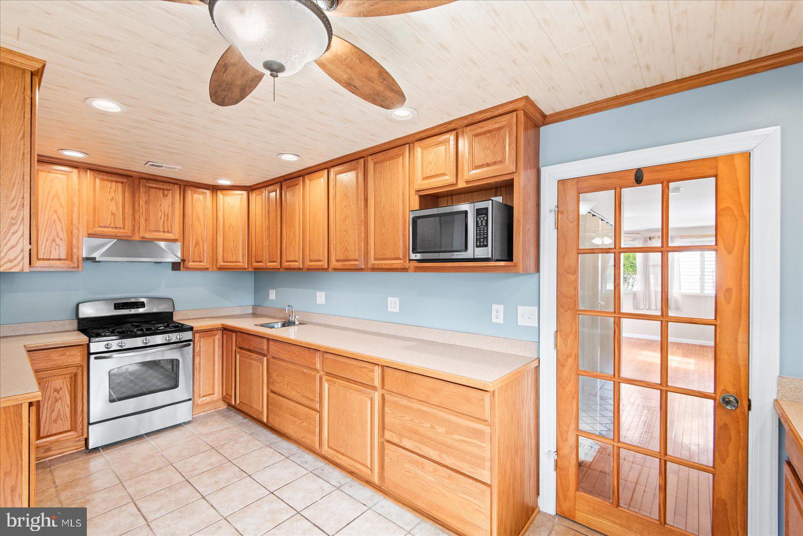 306 Locust Avenue Colonial Beach, VA 22443 - Photo 9 of 52