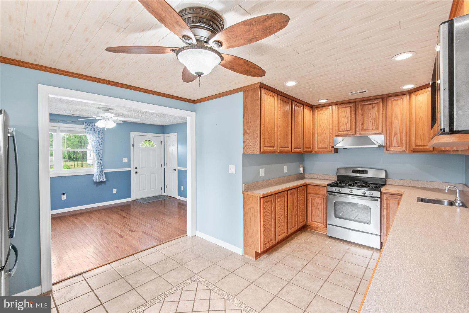 306 Locust Avenue Colonial Beach, VA 22443 - Photo 10 of 52
