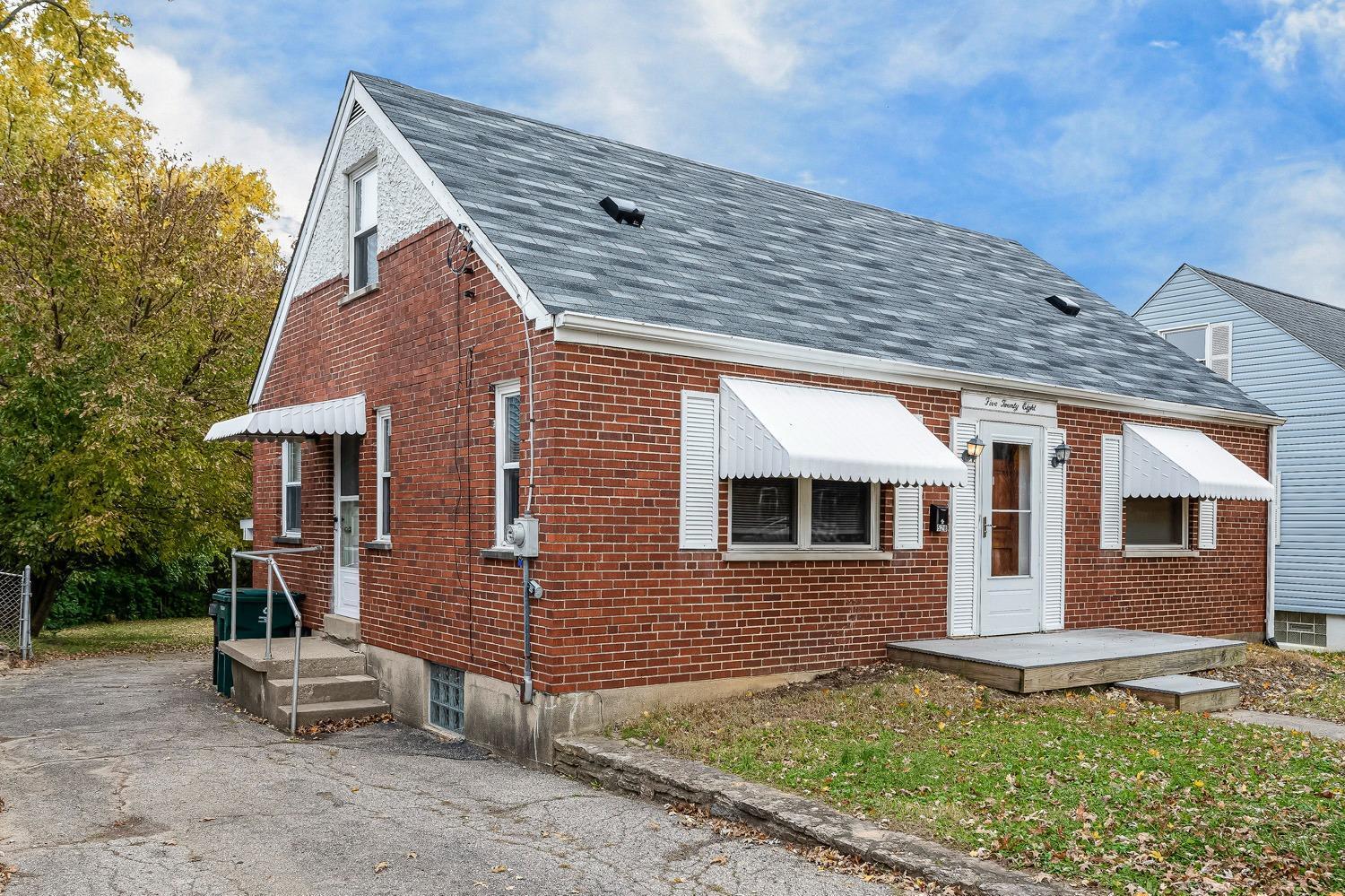 528 Roebling Road Cincinnati, OH 45238 - Photo 2 of 29