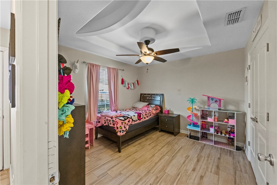 200 West 4th Street Alice, TX 78332 - Photo 13 of 19 a living room with furniture and a wooden floor