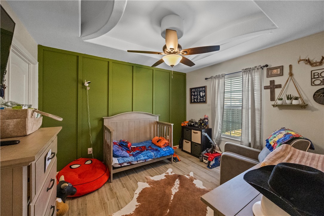 200 West 4th Street Alice, TX 78332 - Photo 15 of 19 a bedroom with furniture and a mirror