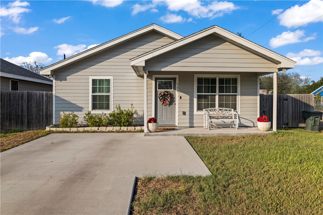 200 West 4th Street Alice, TX 78332 - Photo 2 of 19 a front view of a house with a yard and porch