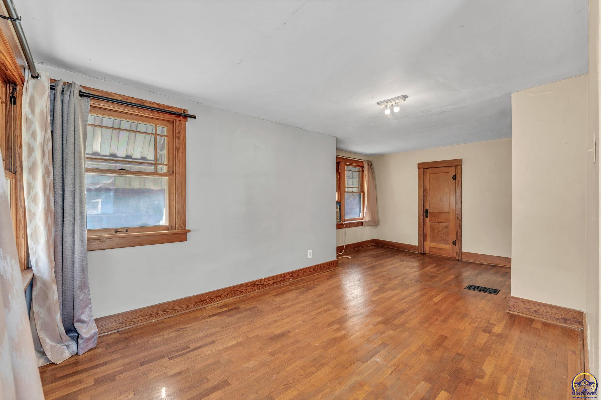 1034 Southwest Lincoln Street Topeka, KS 66604 - Photo 24 of 42