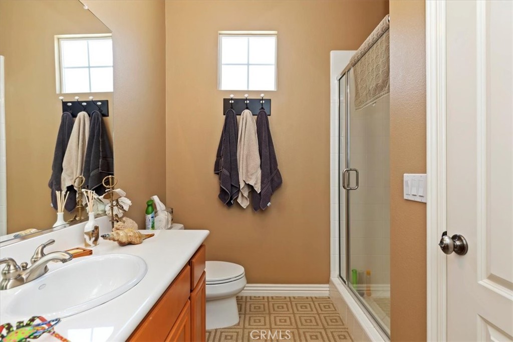 5614 Queen Palms Drive Riverside, CA 92506 - Photo 46 of 50 a bathroom with a sink toilet and shower