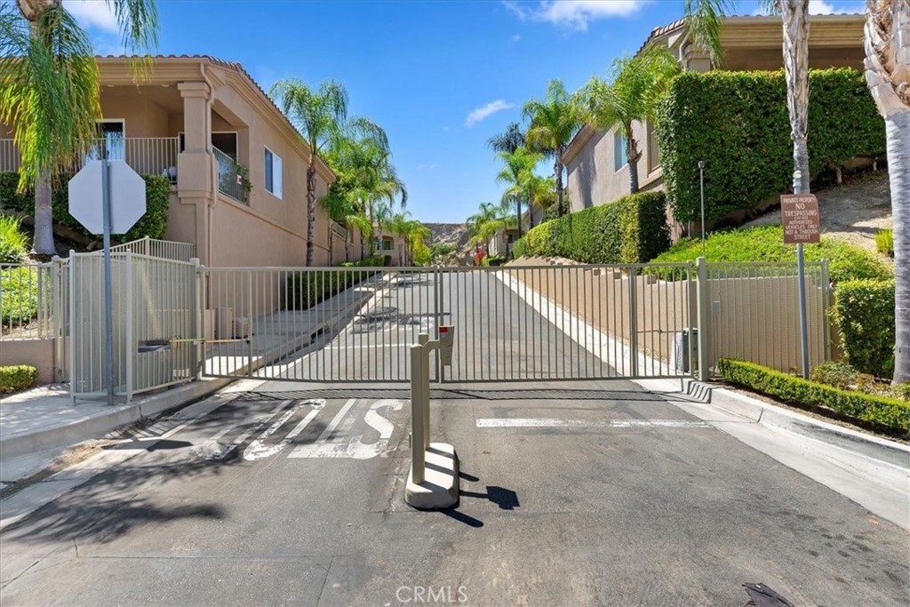 5614 Queen Palms Drive Riverside, CA 92506 - Photo 47 of 50 a view of outdoor space and yard