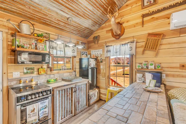 $269,900 | 194 Creekside Lane, Westpoint, TN 38486