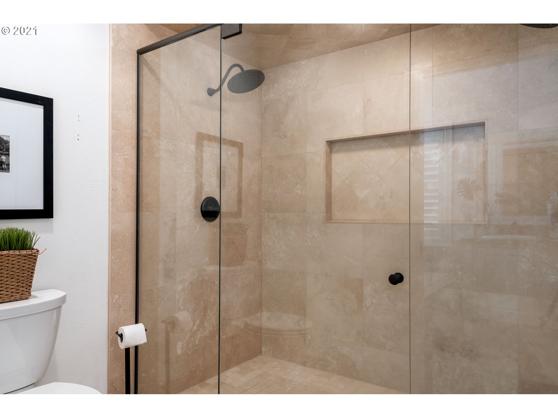 1703 Victorian Way Eugene, OR 97401 - Photo 14 of 32 a bathroom with a shower