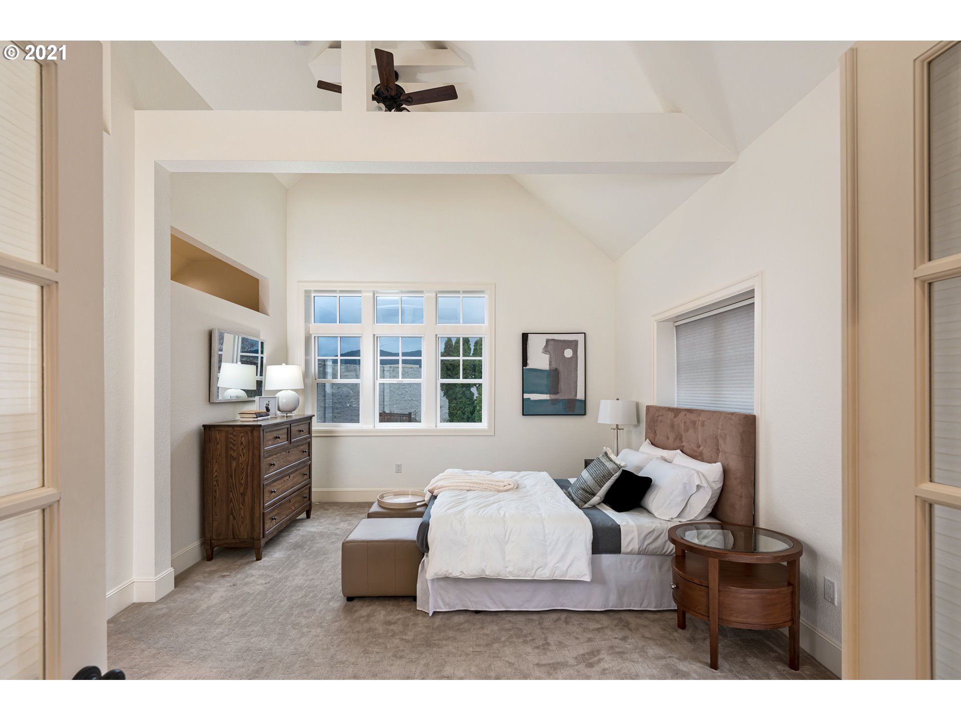 1703 Victorian Way Eugene, OR 97401 - Photo 25 of 32 a living room with furniture and a window
