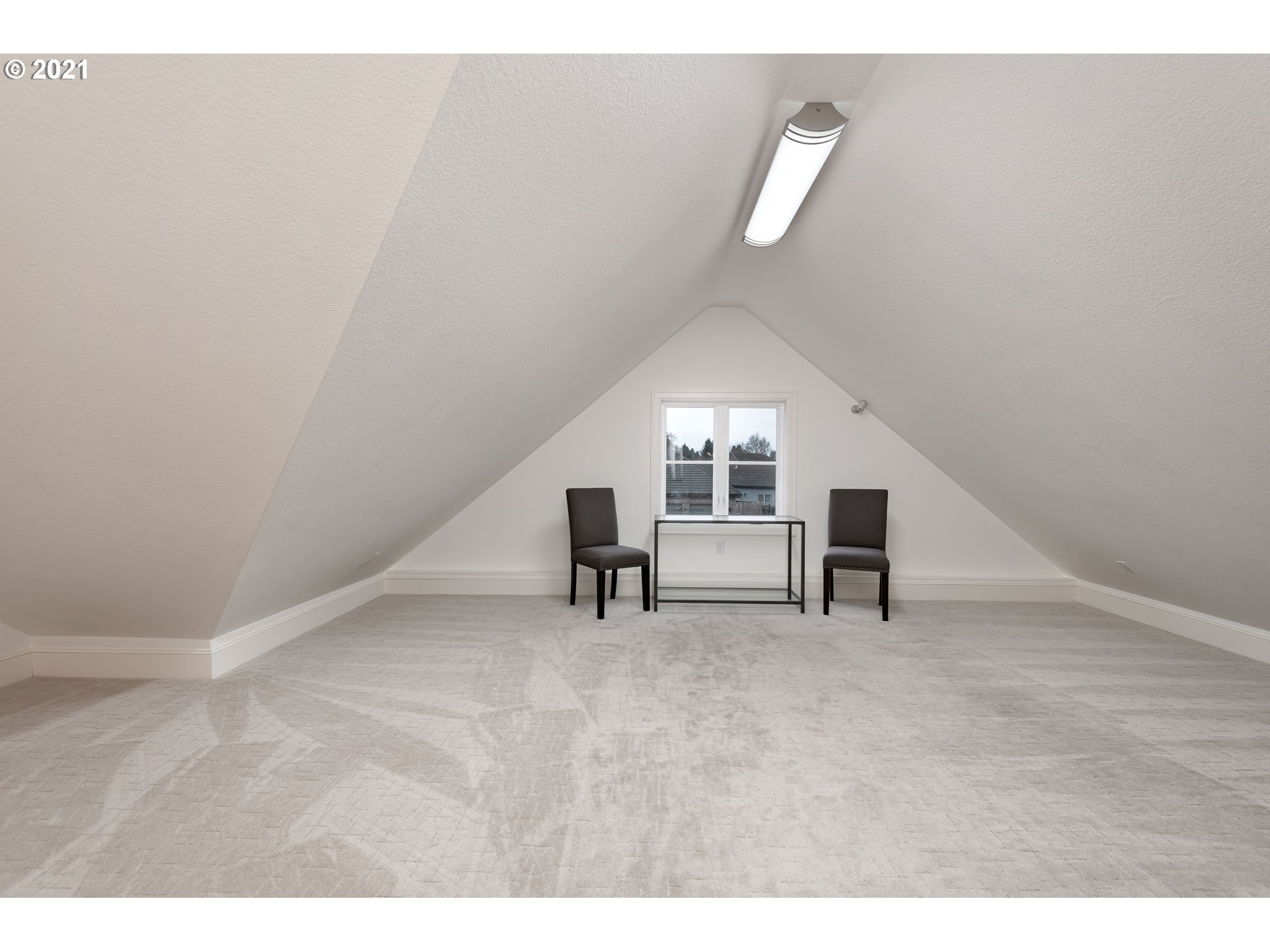 1703 Victorian Way Eugene, OR 97401 - Photo 27 of 32 a view of entryway and kitchen