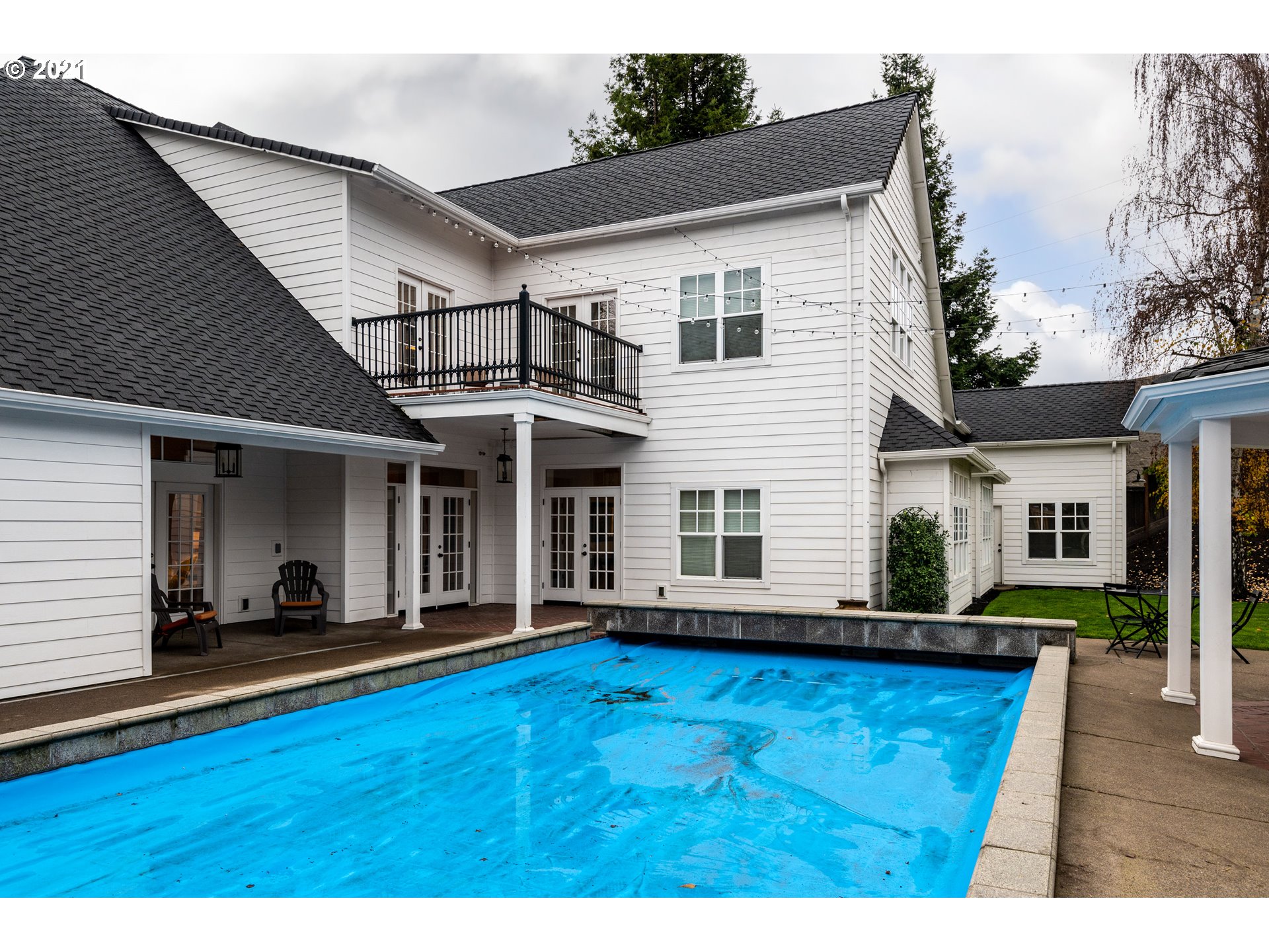 1703 Victorian Way Eugene, OR 97401 - Photo 30 of 32 a house view with a garden space