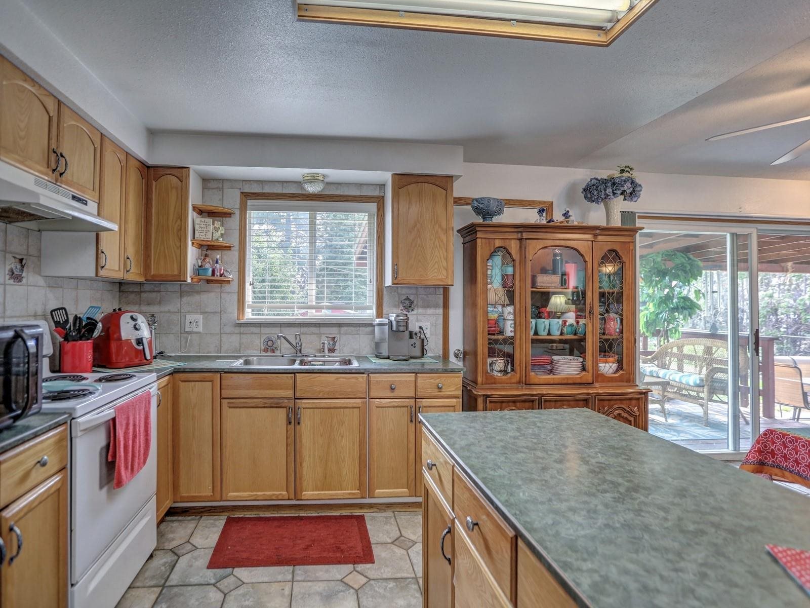 1024 North St Charles Road Spokane Valley, WA 99037 - Photo 3 of 32