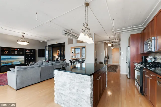$375,000 | 290 Market Street, Unit 811, Minneapolis, MN 55405