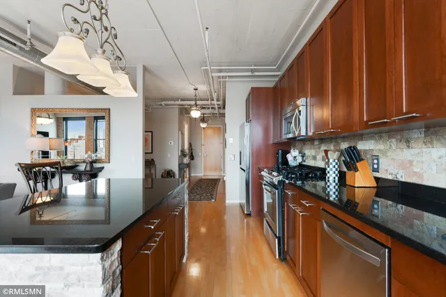$375,000 | 290 Market Street, Unit 811, Minneapolis, MN 55405