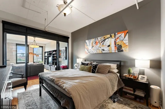 $375,000 | 290 Market Street, Unit 811, Minneapolis, MN 55405