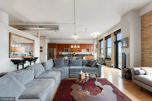 $375,000 | 290 Market Street, Unit 811, Minneapolis, MN 55405